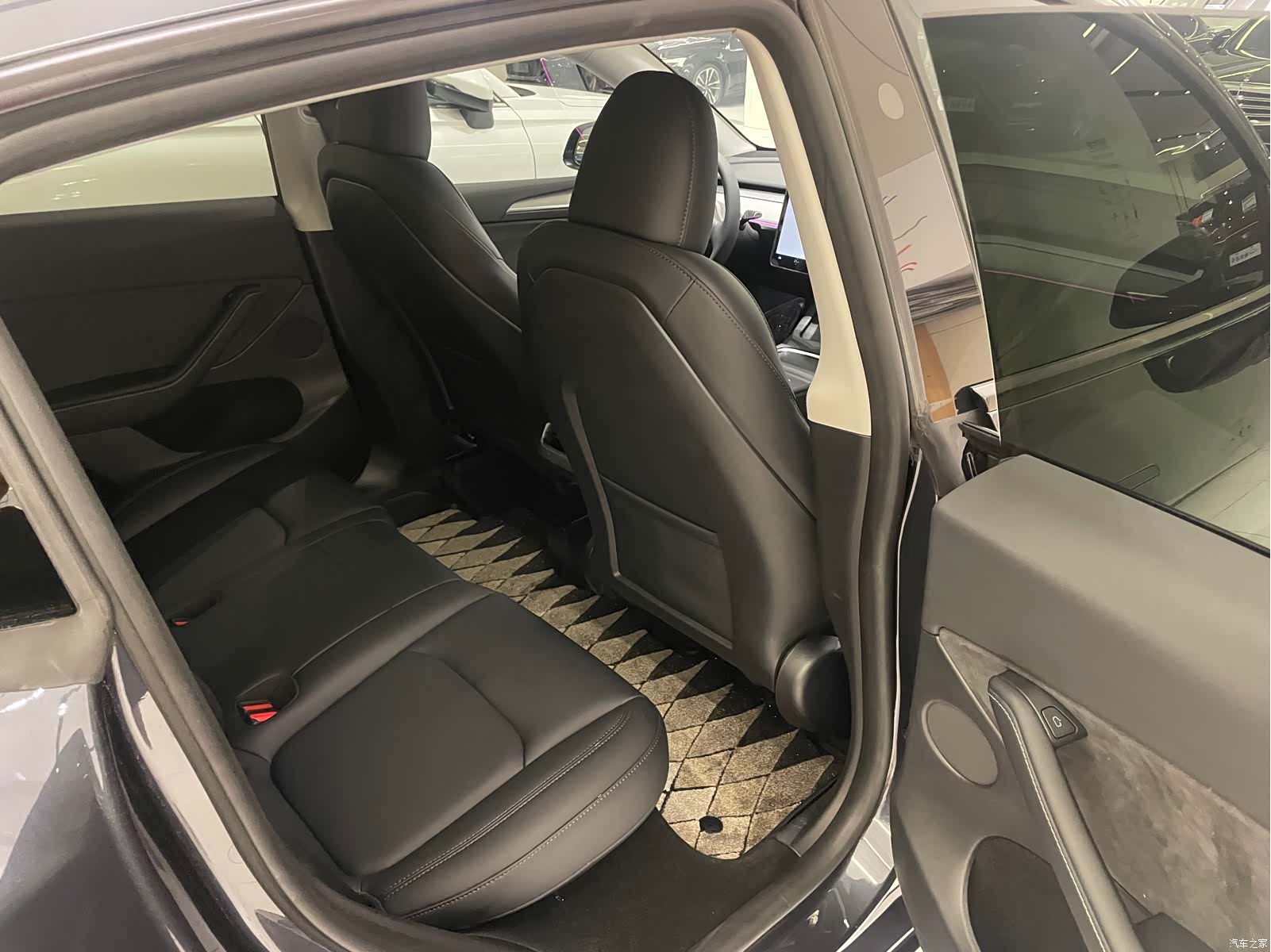 Tesla Model Y, 2024 12