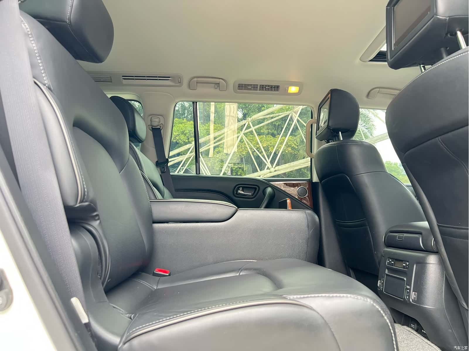 Infiniti QX80, 2020 7