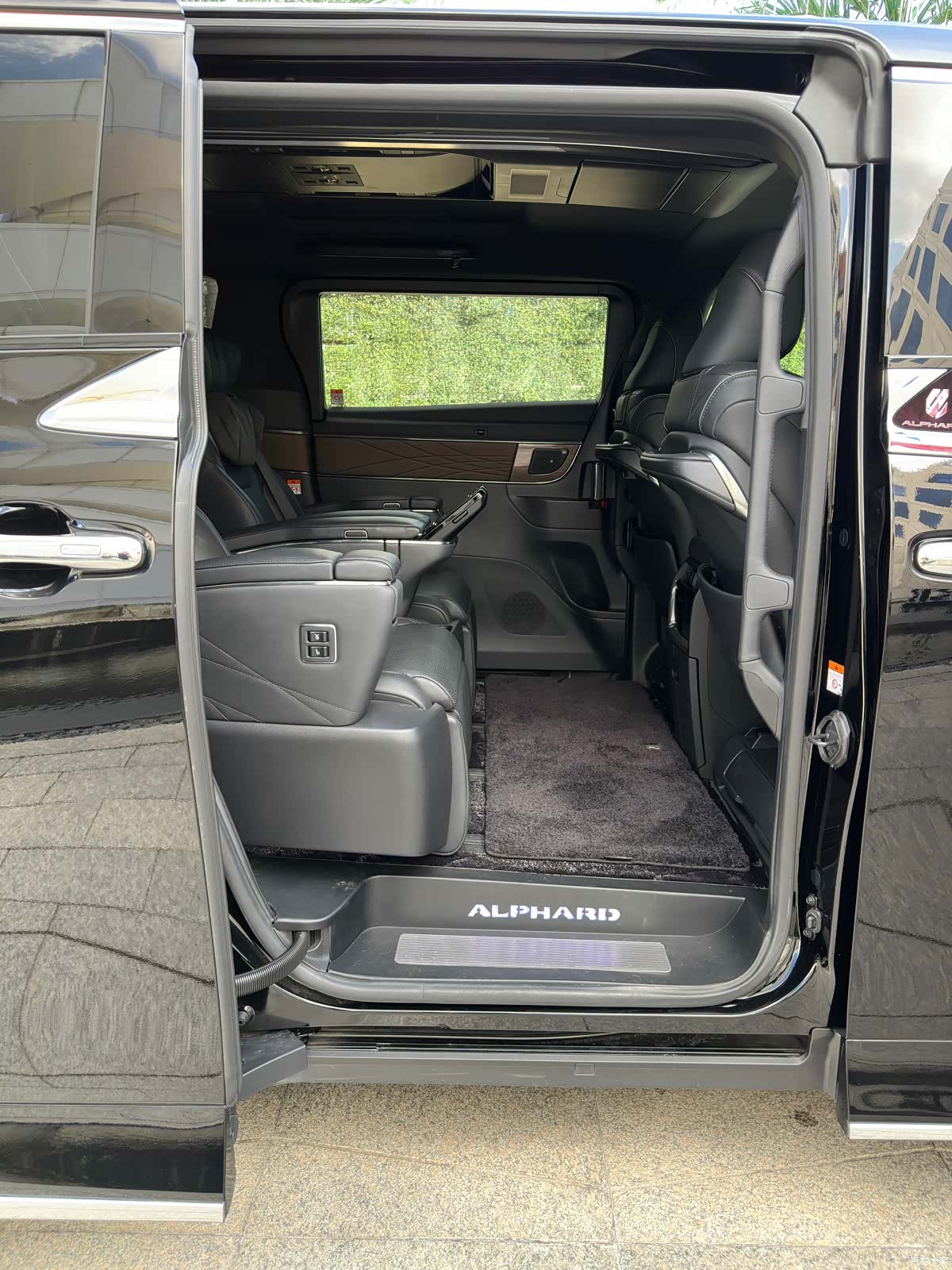 Toyota Alphard, 2024 16