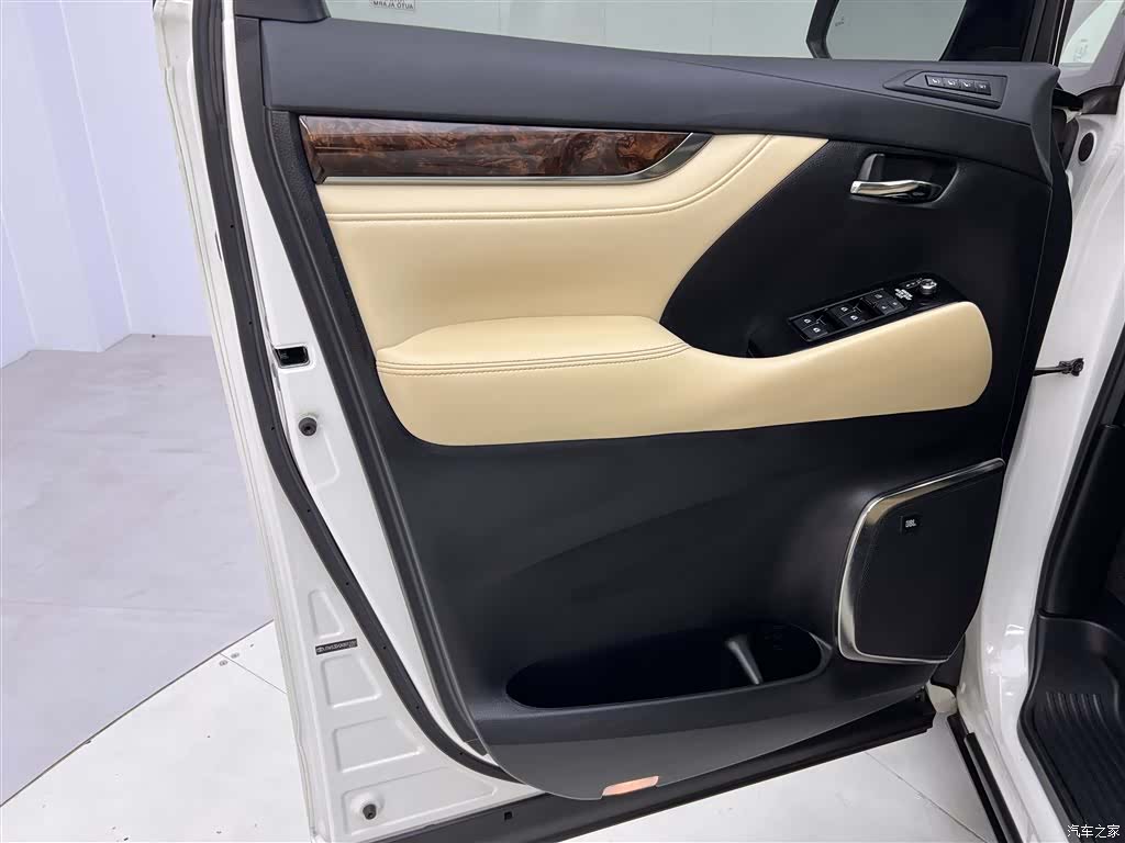 Toyota Alphard, 2020 17