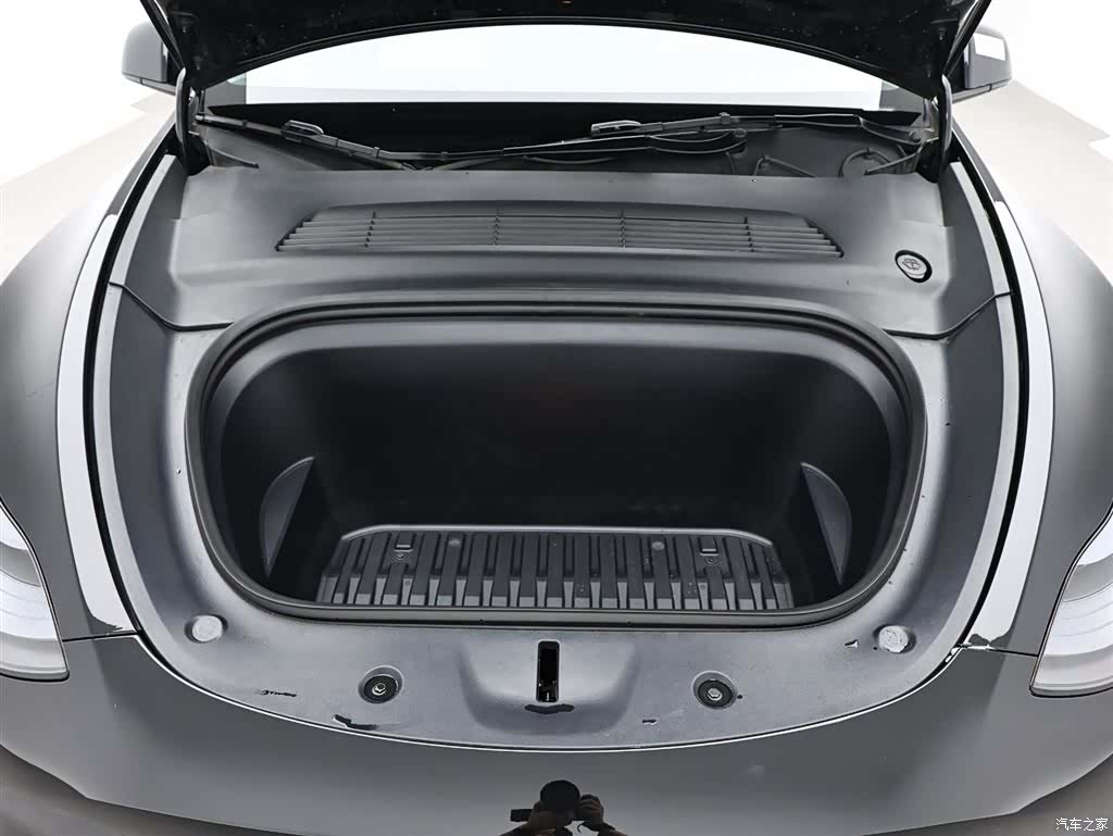 Tesla Model Y, 2023 18