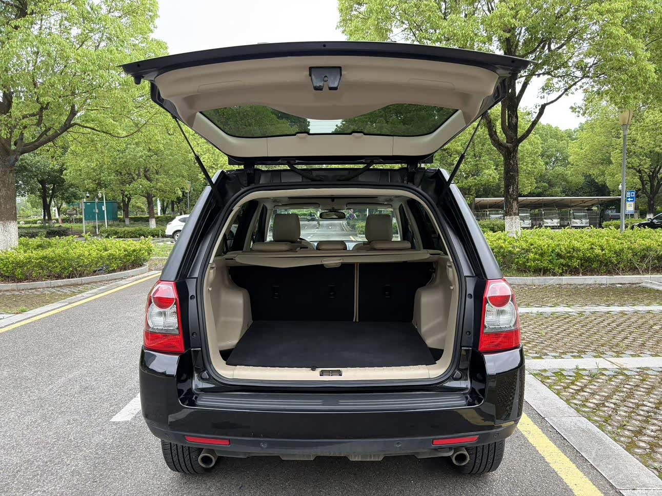 Land Rover i6, 2010 12