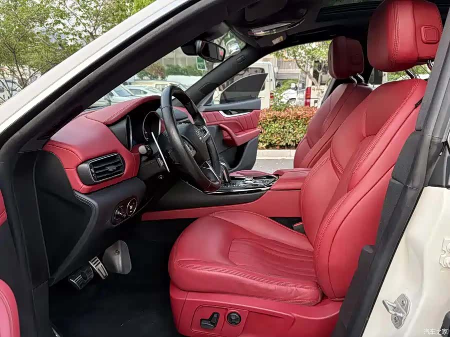 Maserati Levante, 2020 10