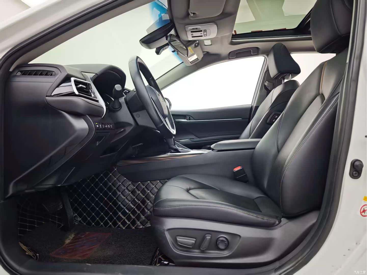 Toyota Camry, 2018 все фото