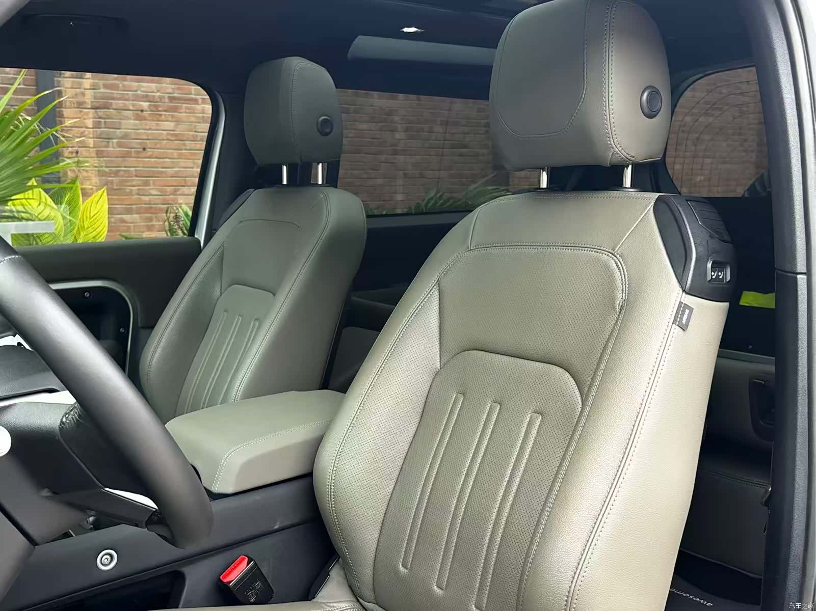 Land Rover Defender, 2021 8