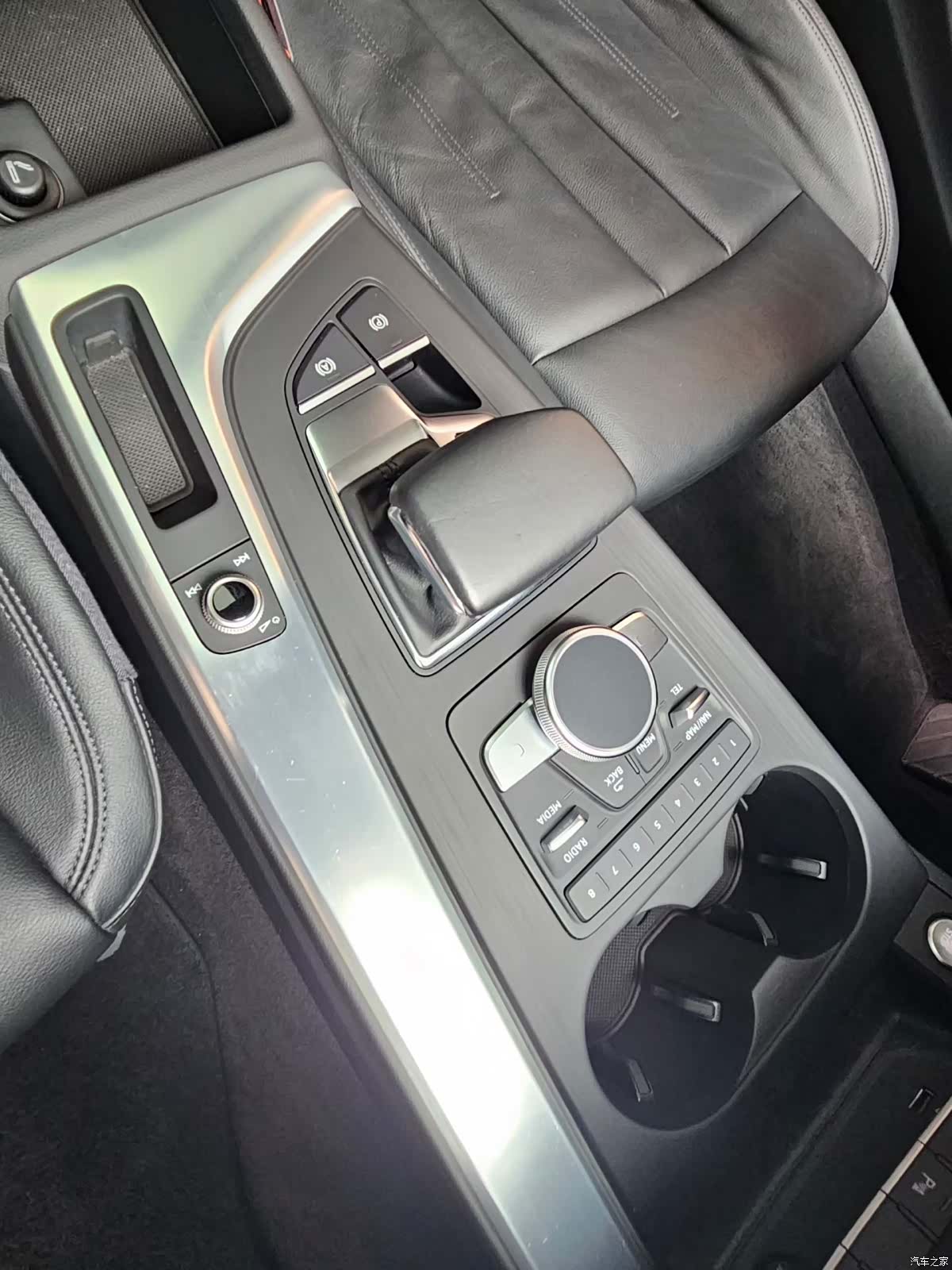 Audi A4L, 2018 все фото