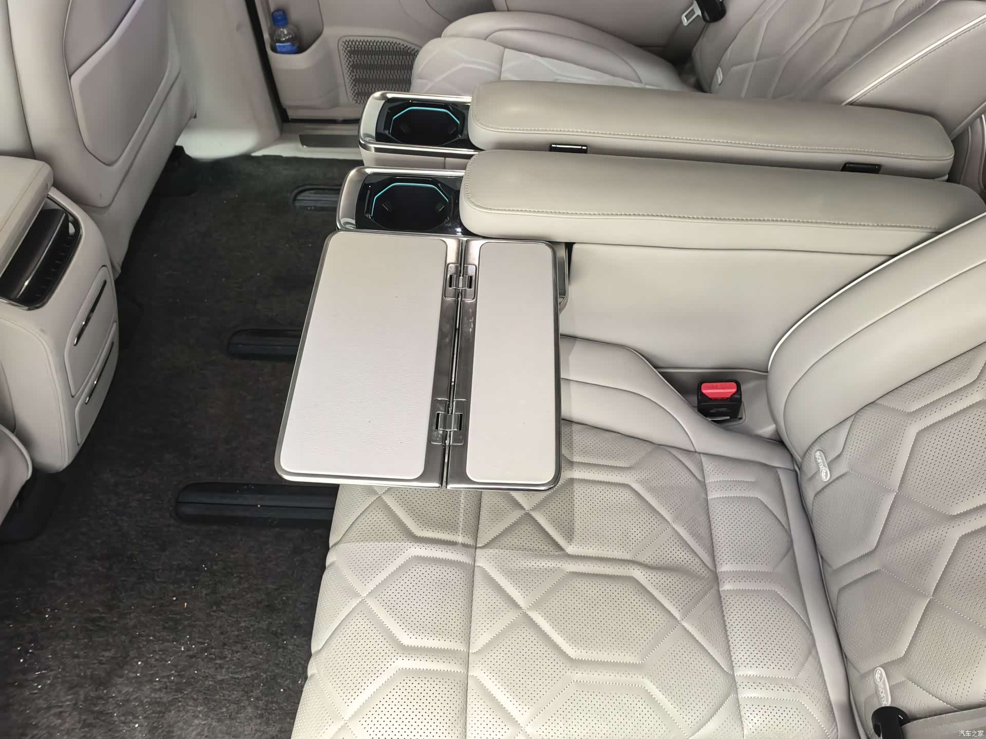 Volvo EM90, 2024 9