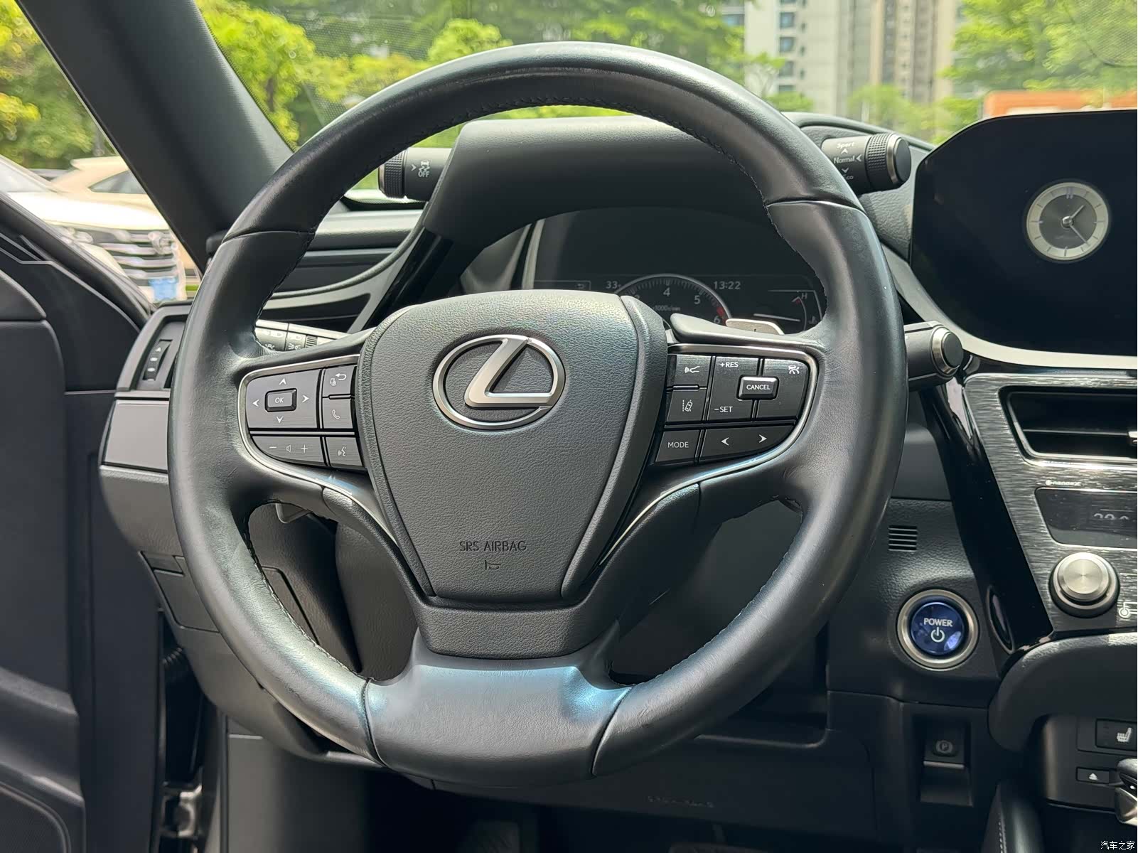 Lexus ES, 2022 9
