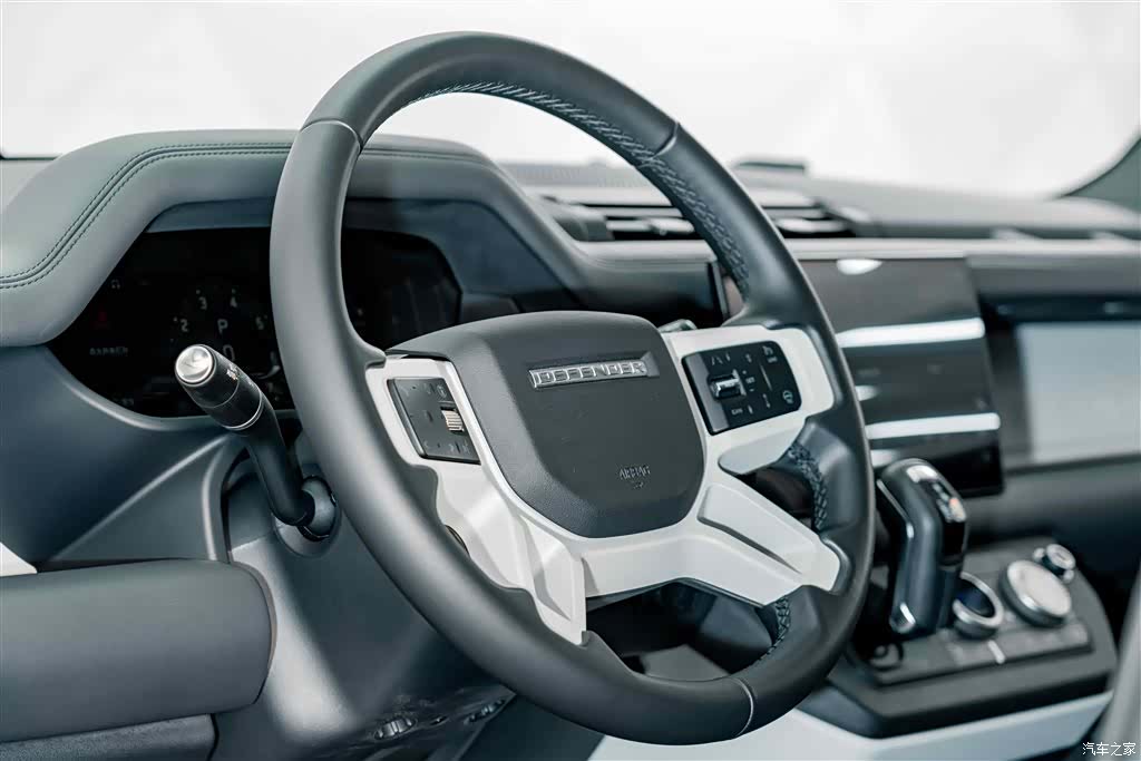 Land Rover Defender, 2024 12