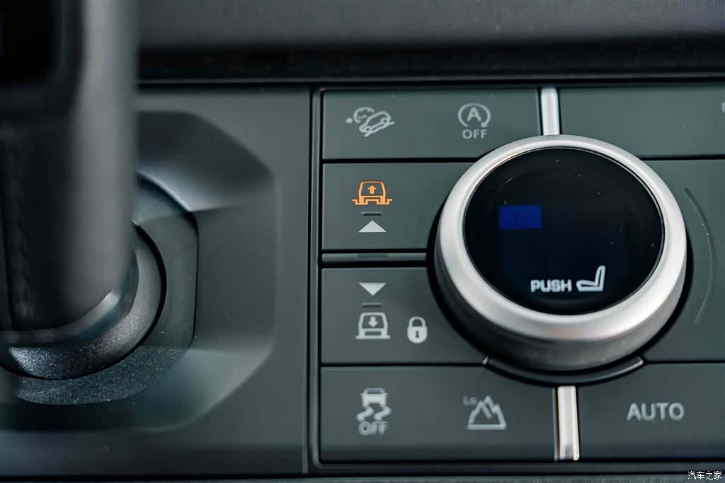 Land Rover Defender, 2024 18