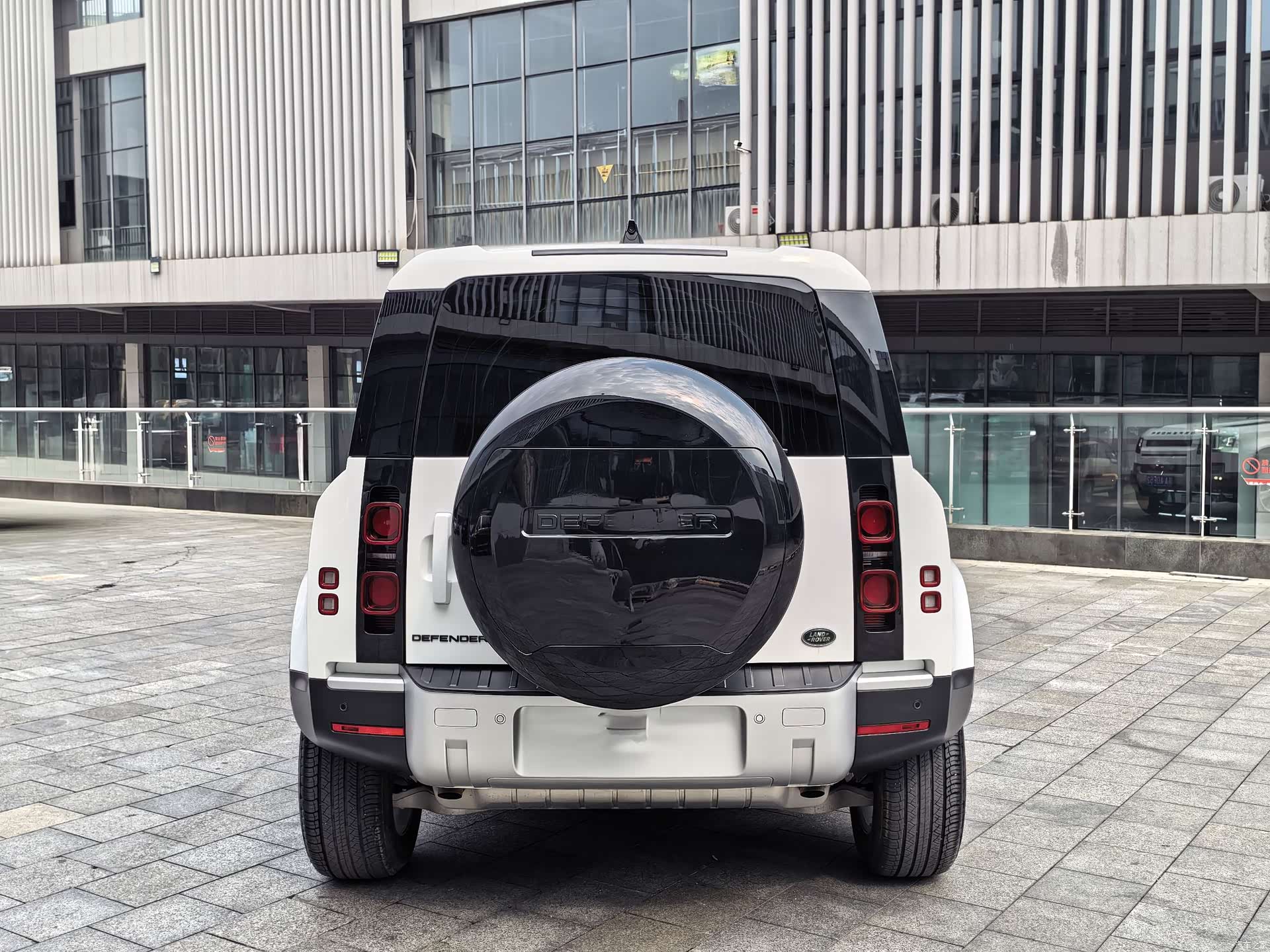 Land Rover Defender, 2025 17