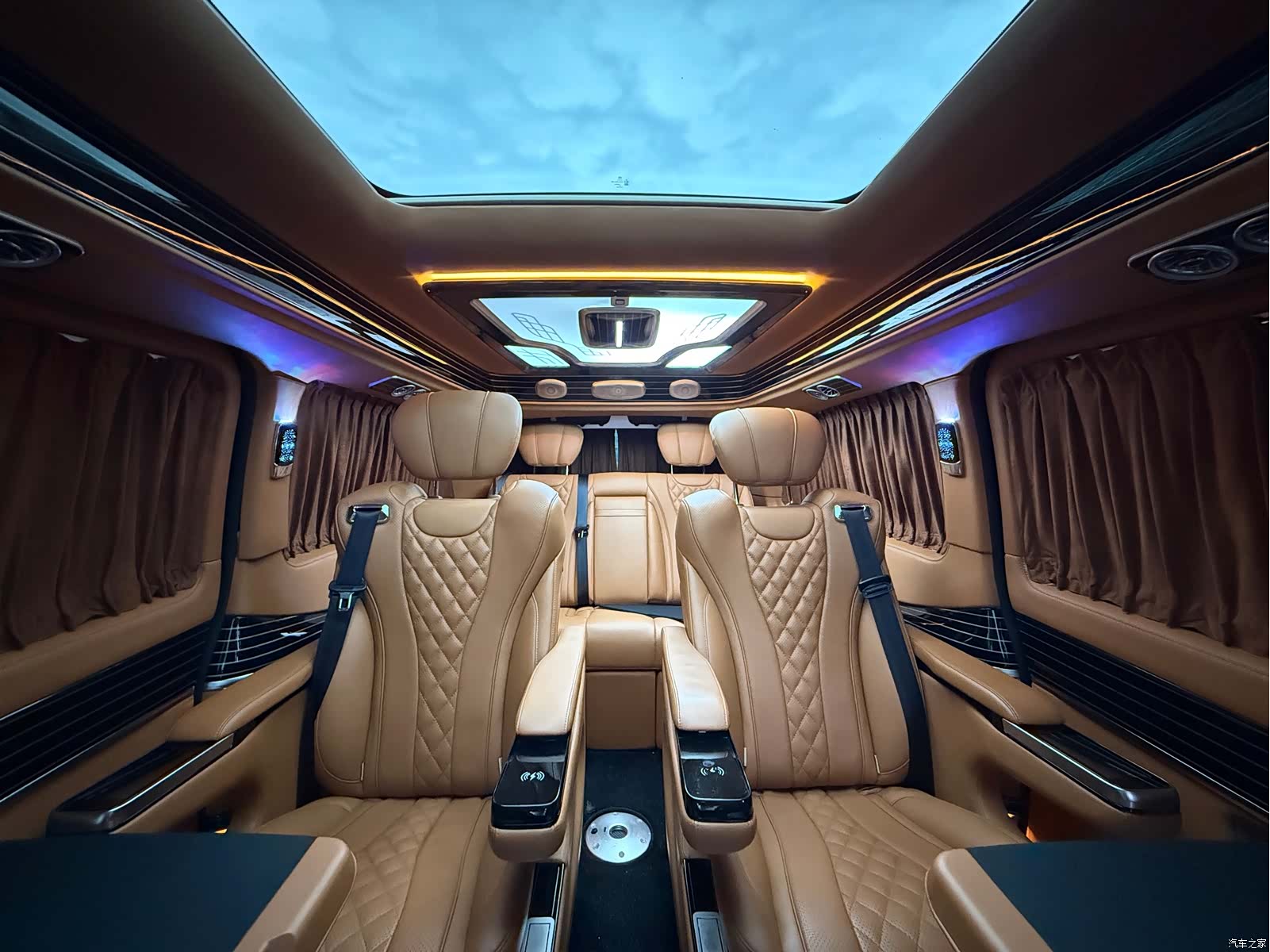 Mercedes-Benz V-Class, 2023 19