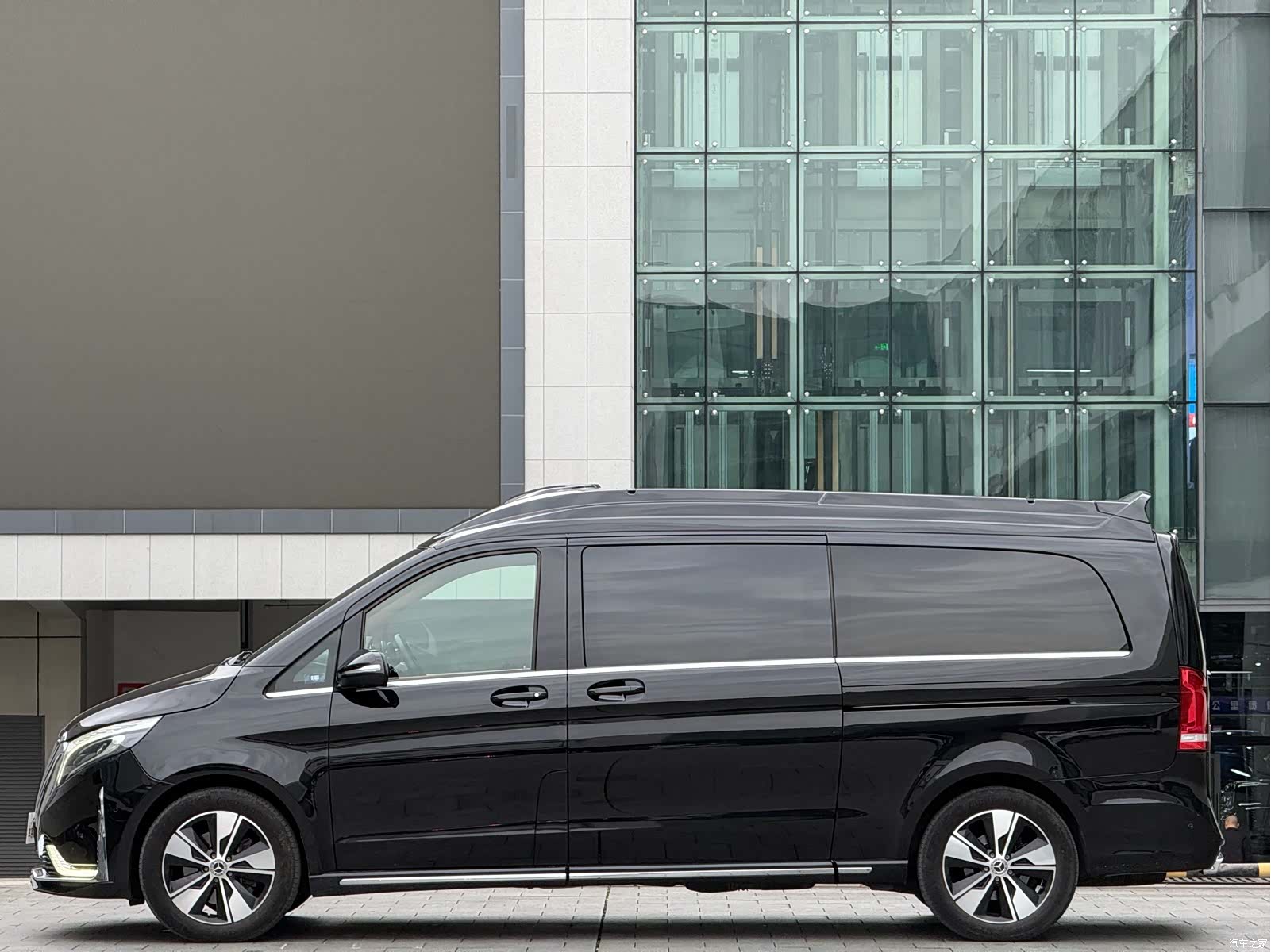 Mercedes-Benz V-Class, 2023 все фото
