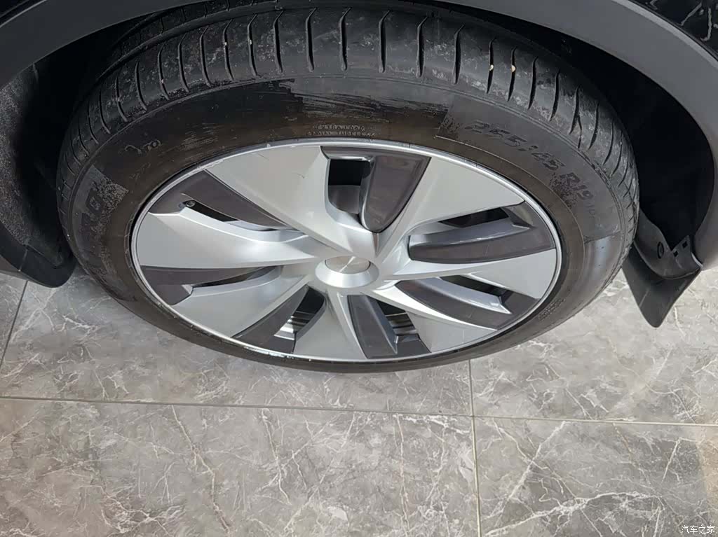 Tesla Model Y, 2023 16