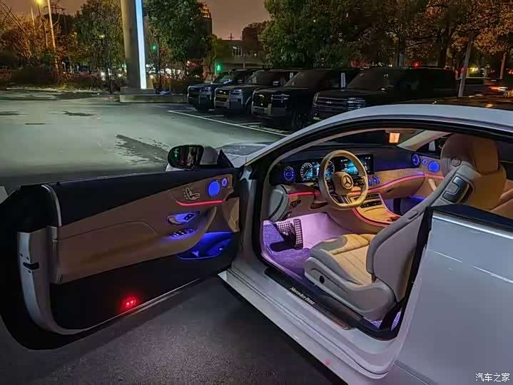 Mercedes-Benz E-Class, 2023 4