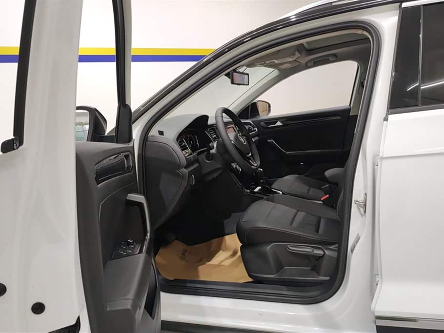 Volkswagen T-ROC exploring Songs