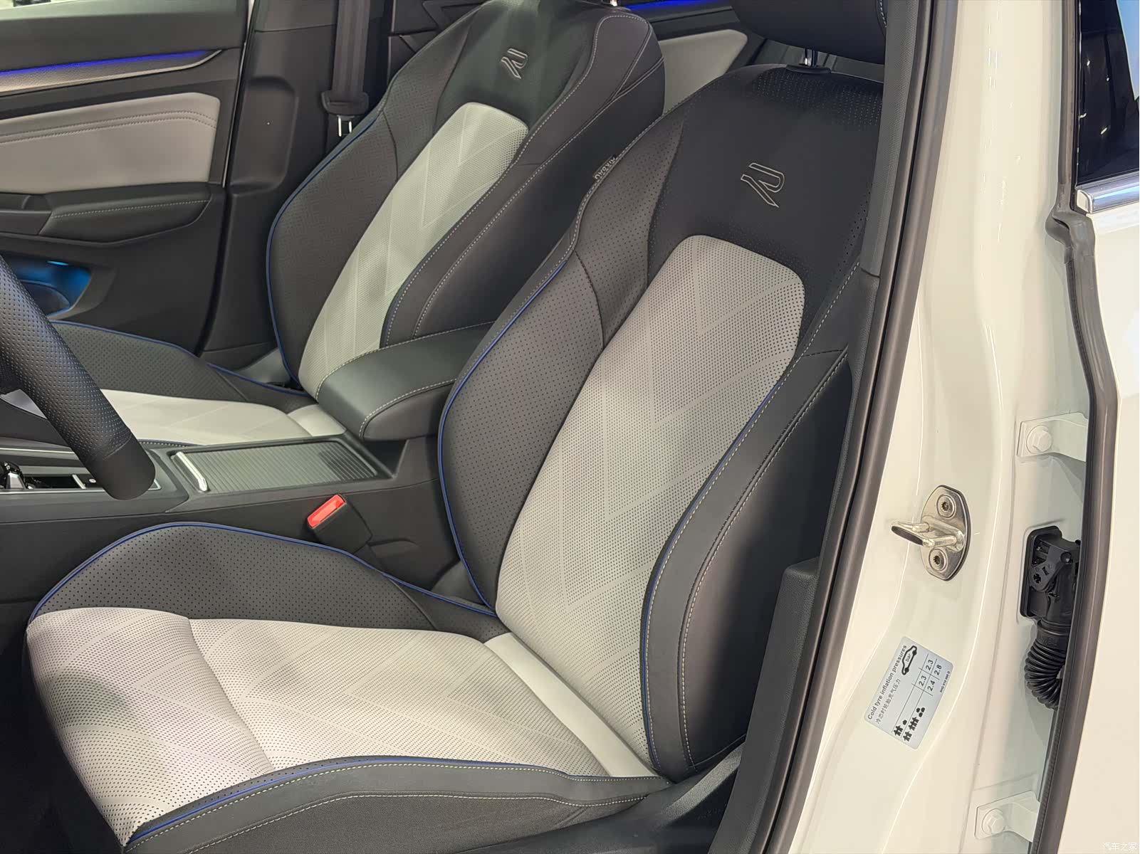 Volkswagen Golf, 2025 9