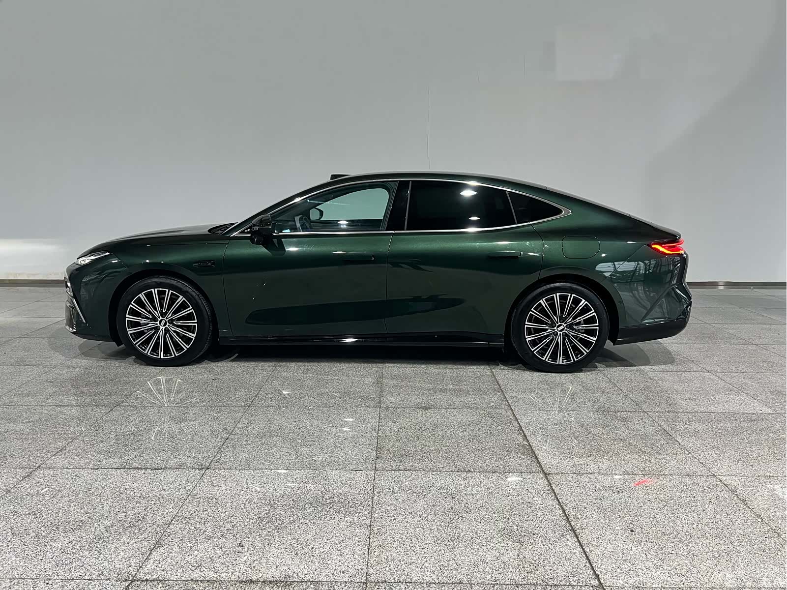 Geely 8, 2025 3