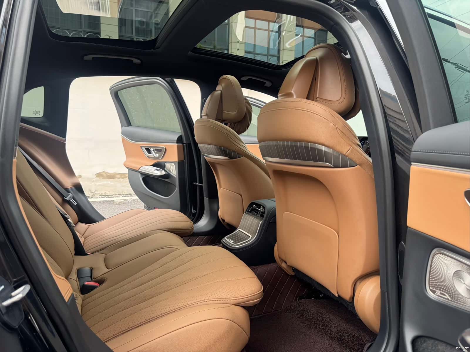Mercedes-Benz E-Class, 2024 8