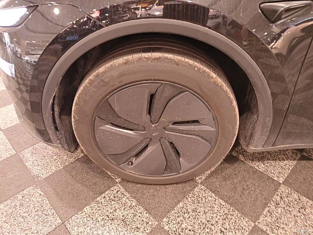 Tesla Model Y, 2025 23