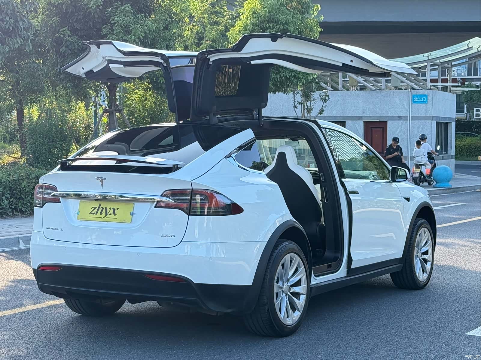 Tesla Model X, 2017 7