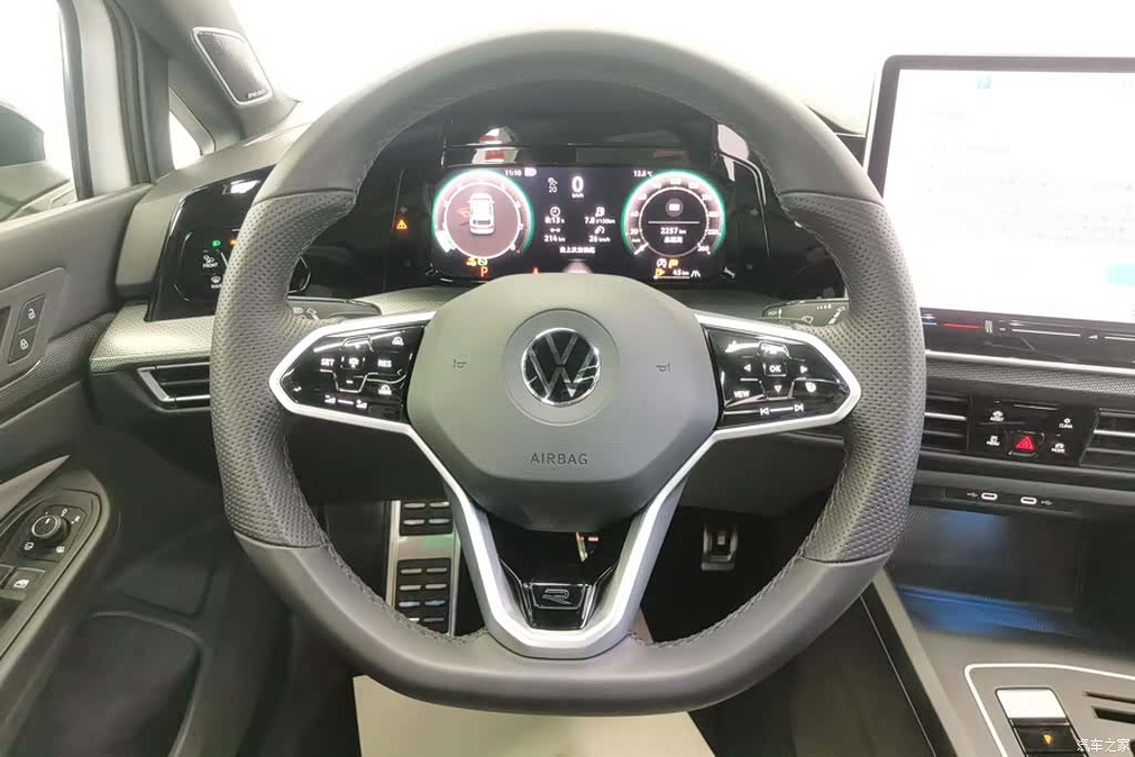 Volkswagen Golf, 2024 15