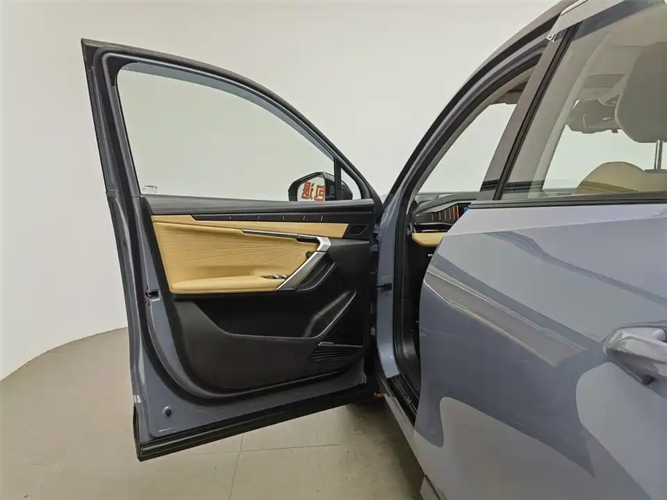 Geely Atlas L