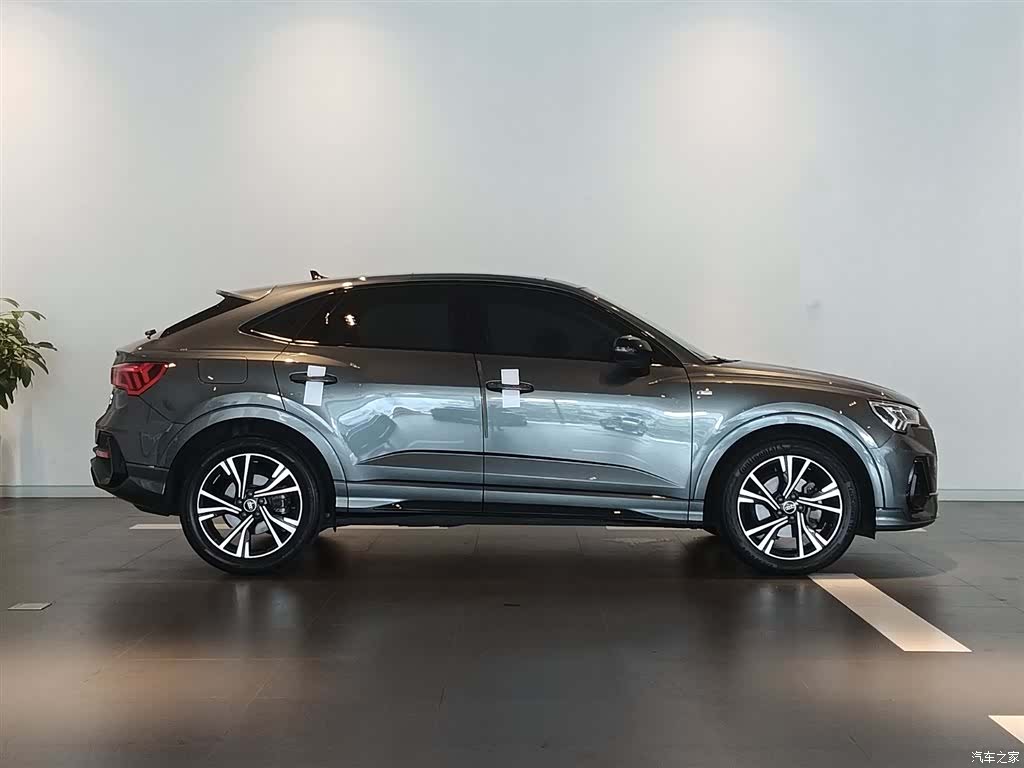Audi Q3, 2022 3