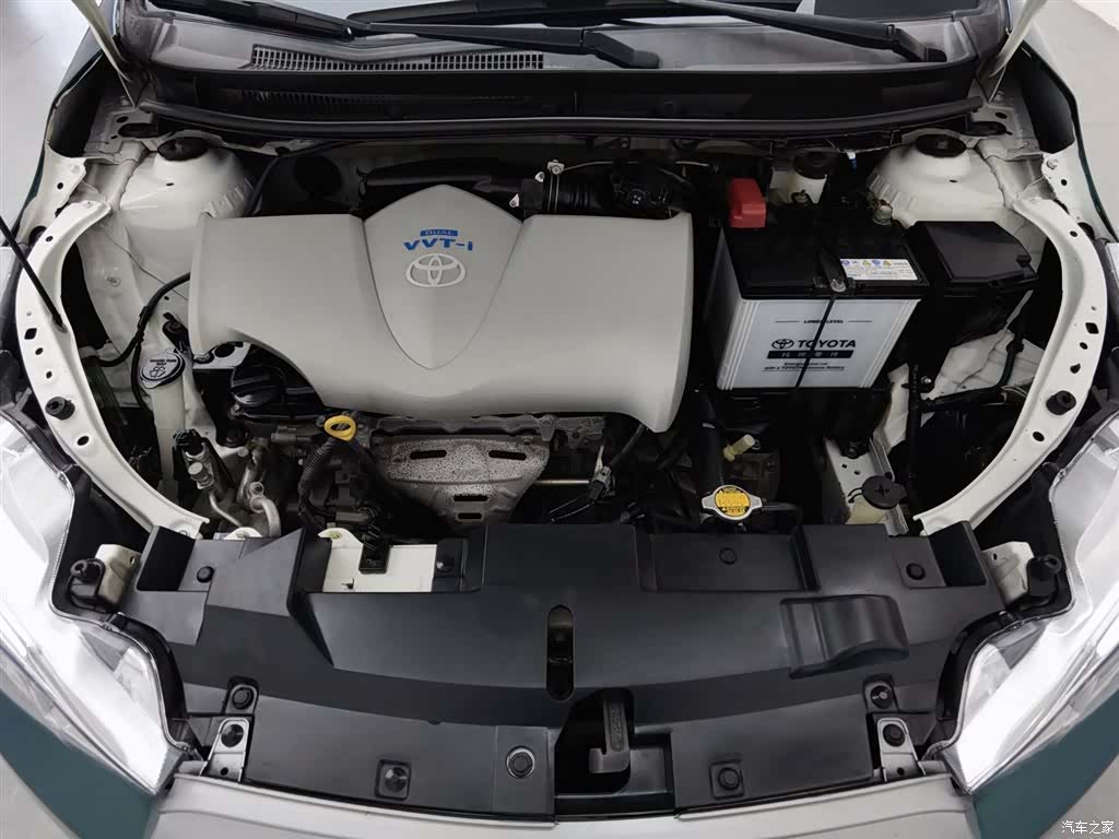 Toyota YARiS L, 2015 6