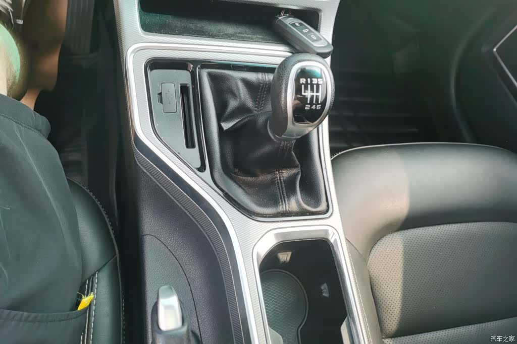 Geely Emgrand, 2018 16