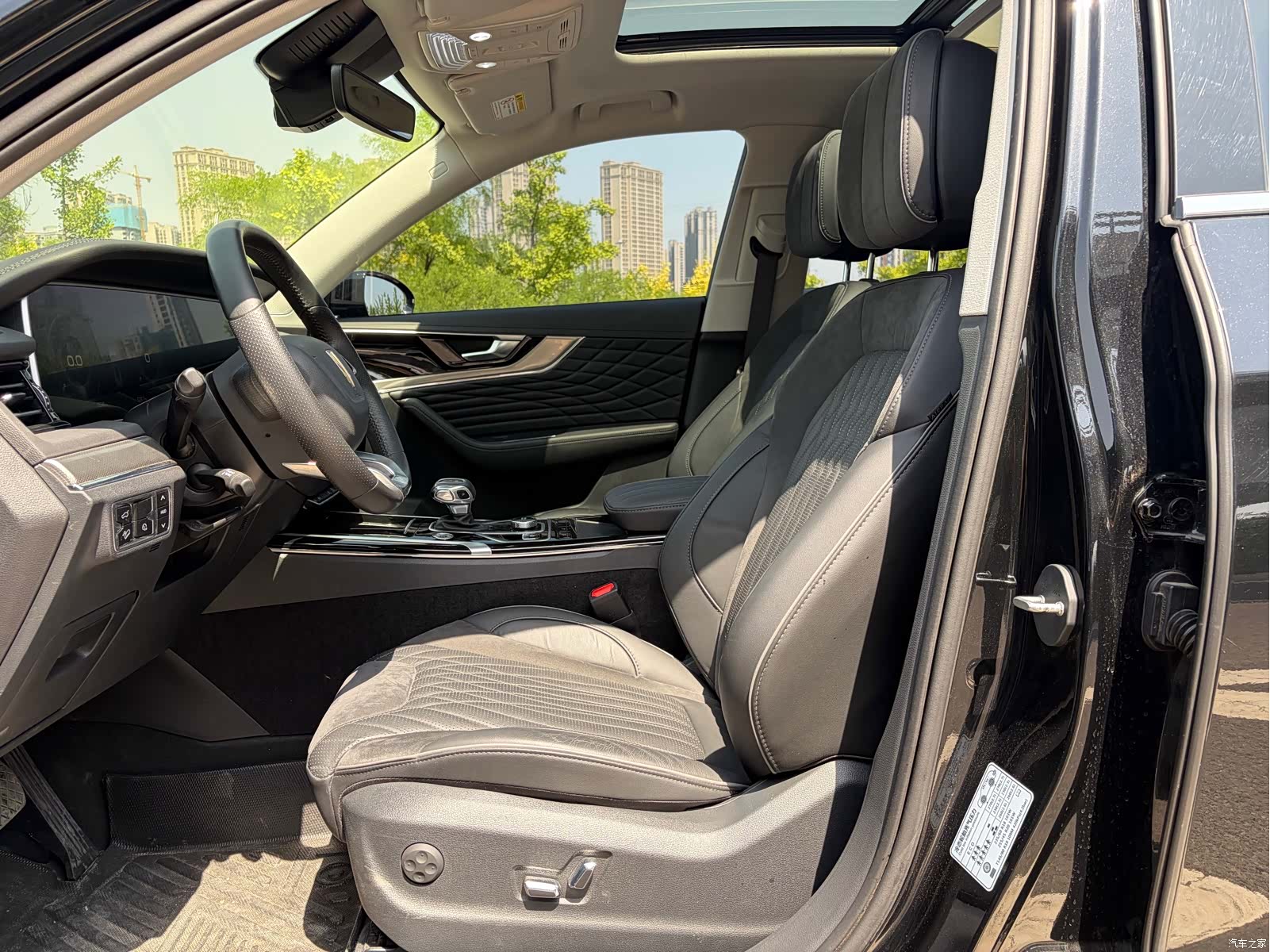 Hongqi HS5, 2023 4