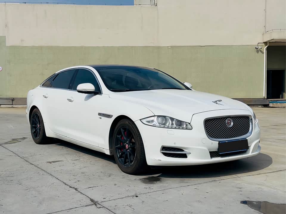 Jaguar XJ