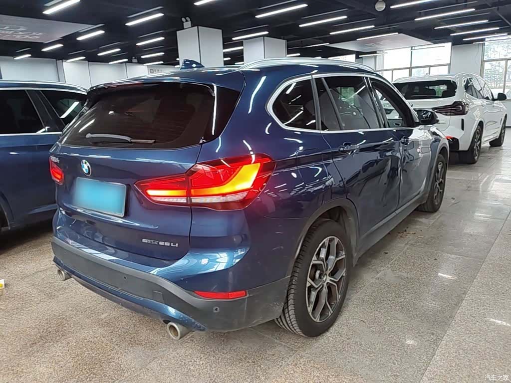 BMW X1, 2022 все фото