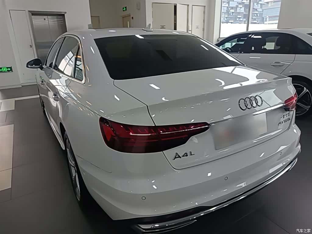 Audi A4L, 2021 все фото