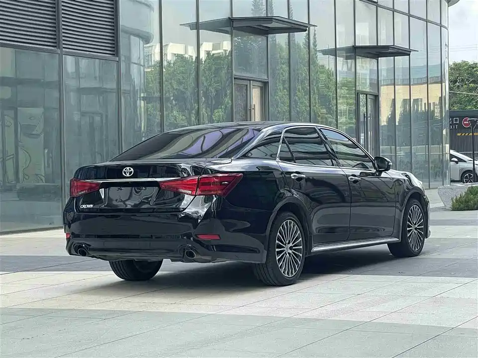 Toyota crown