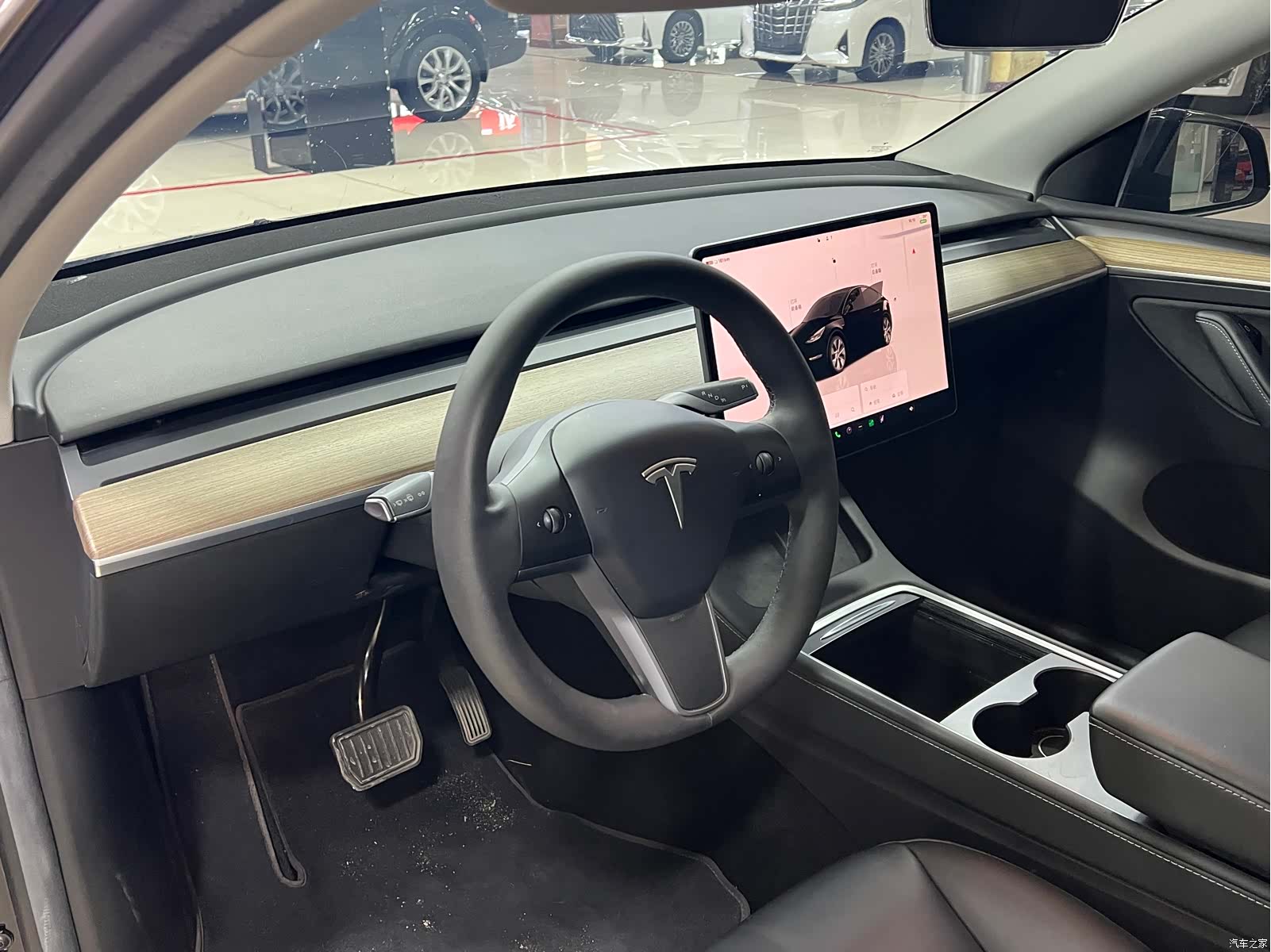 Tesla Model Y, 2023 все фото