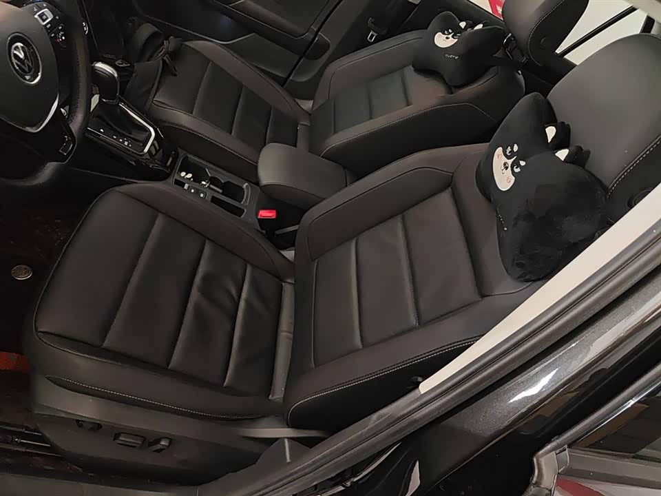 Volkswagen T-ROC exploring Songs