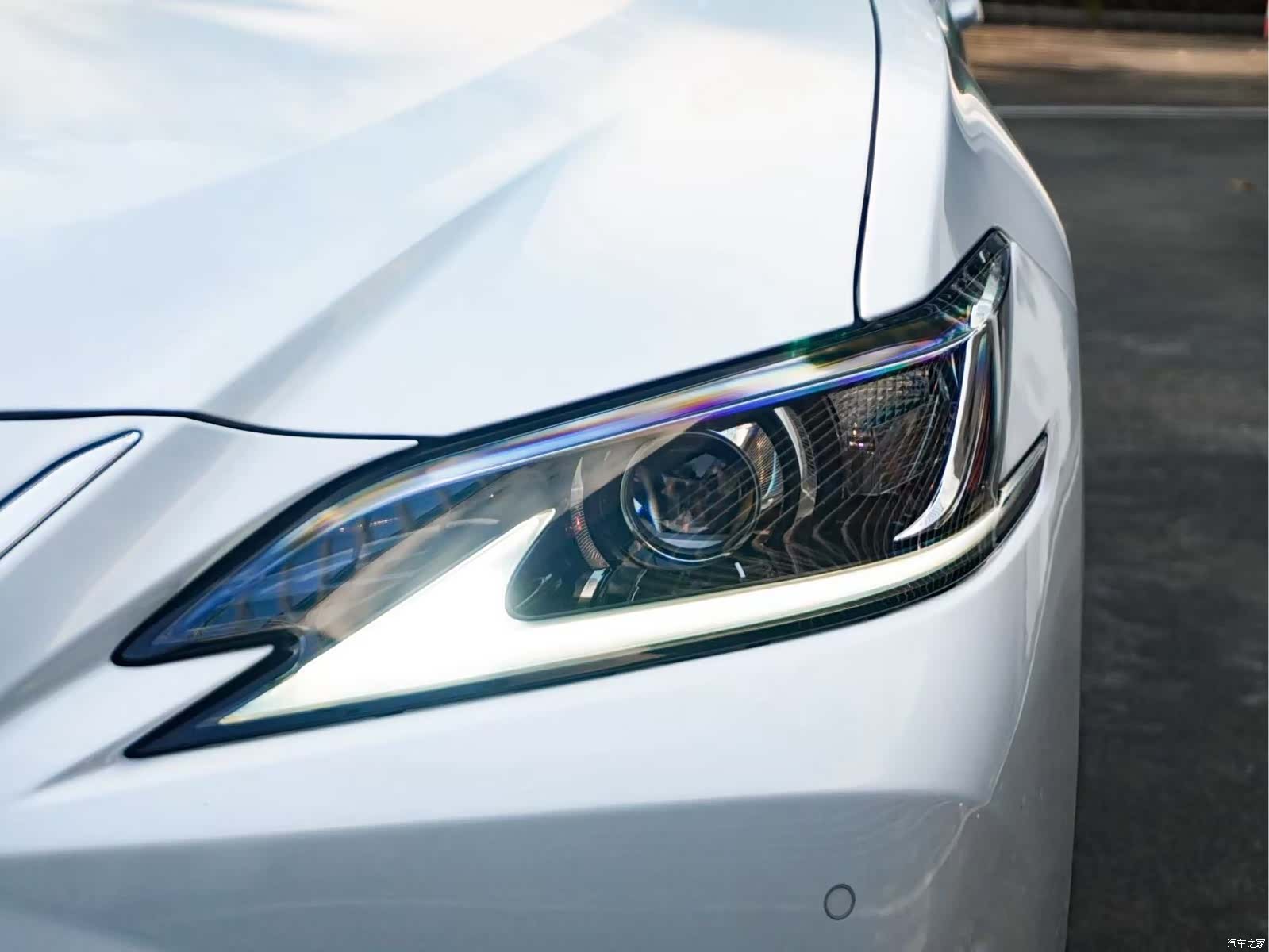 Lexus ES, 2019 все фото