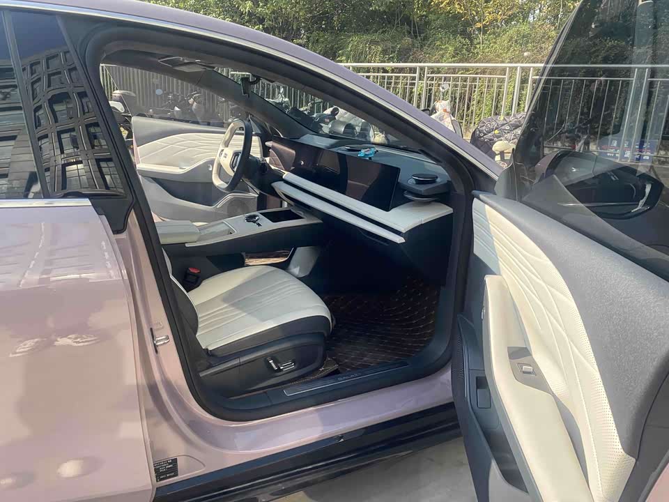 Geely Galaxy Galaxy E8