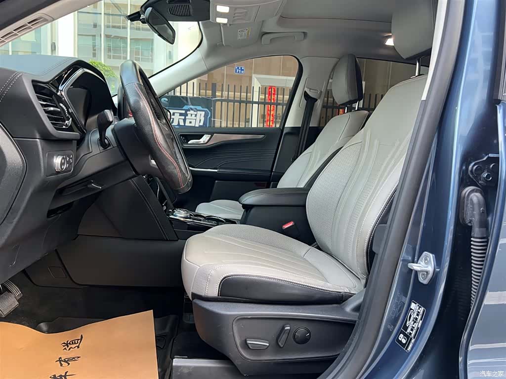 Ford Escape, 2022 3