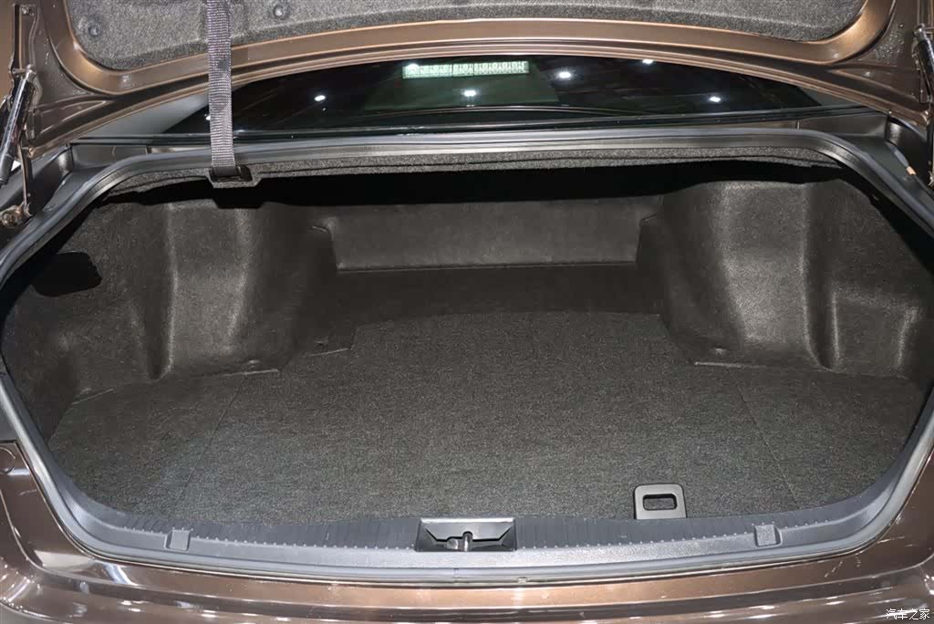 Toyota Crown, 2018 17