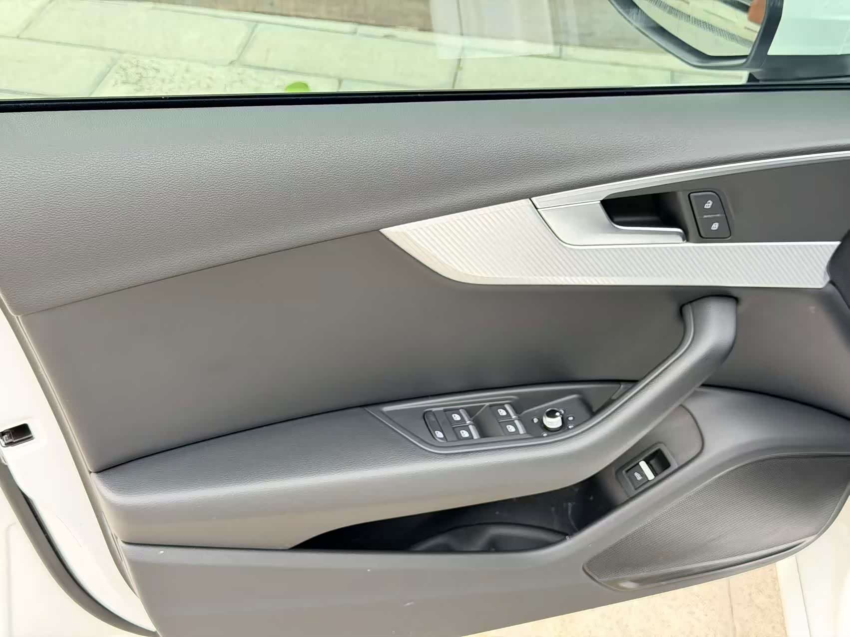 Audi A4L, 2017 18