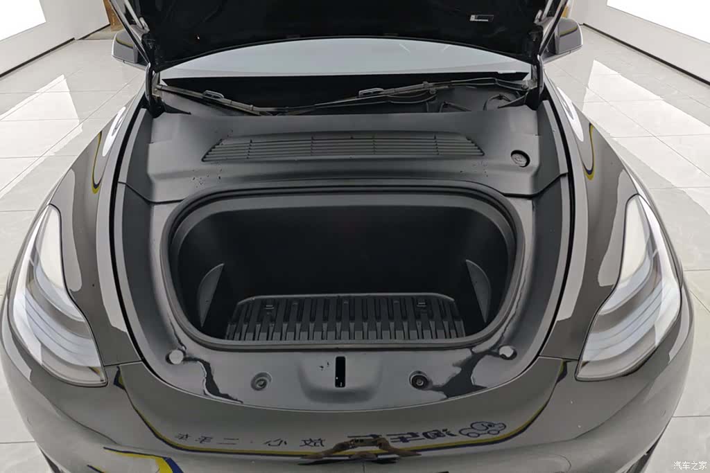 Tesla Model Y, 2024 10