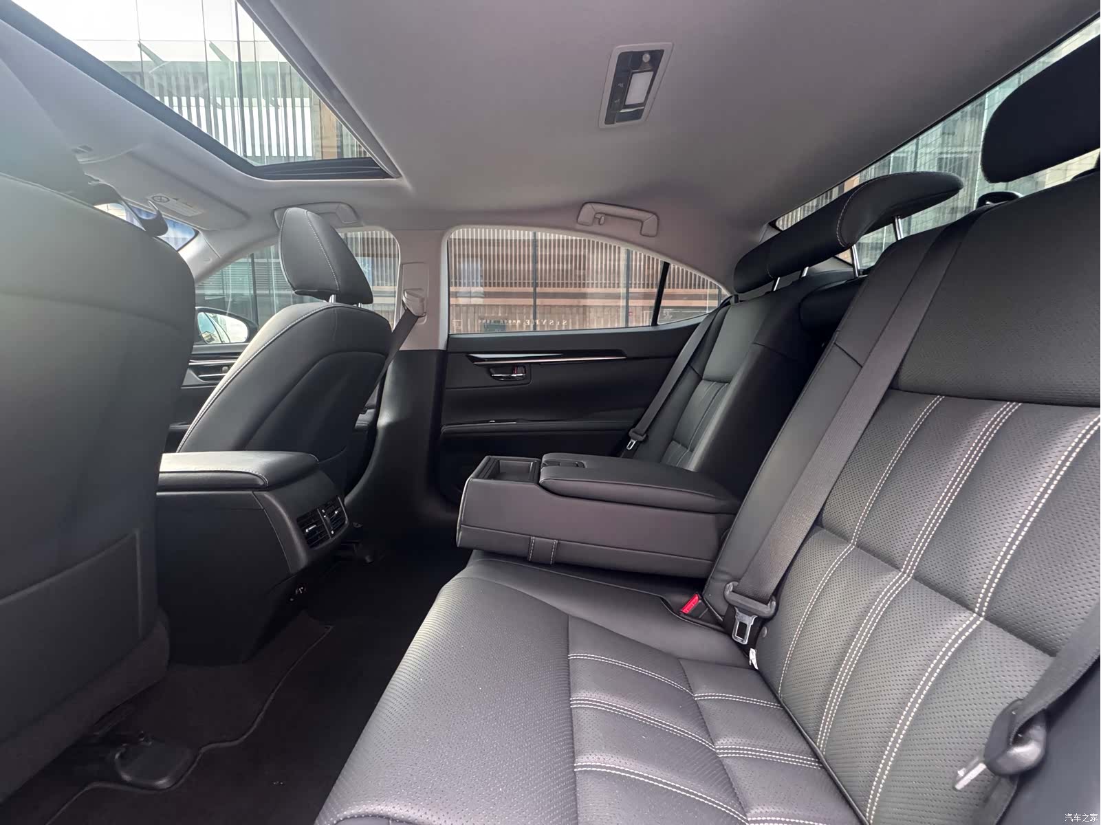Lexus ES, 2017 24