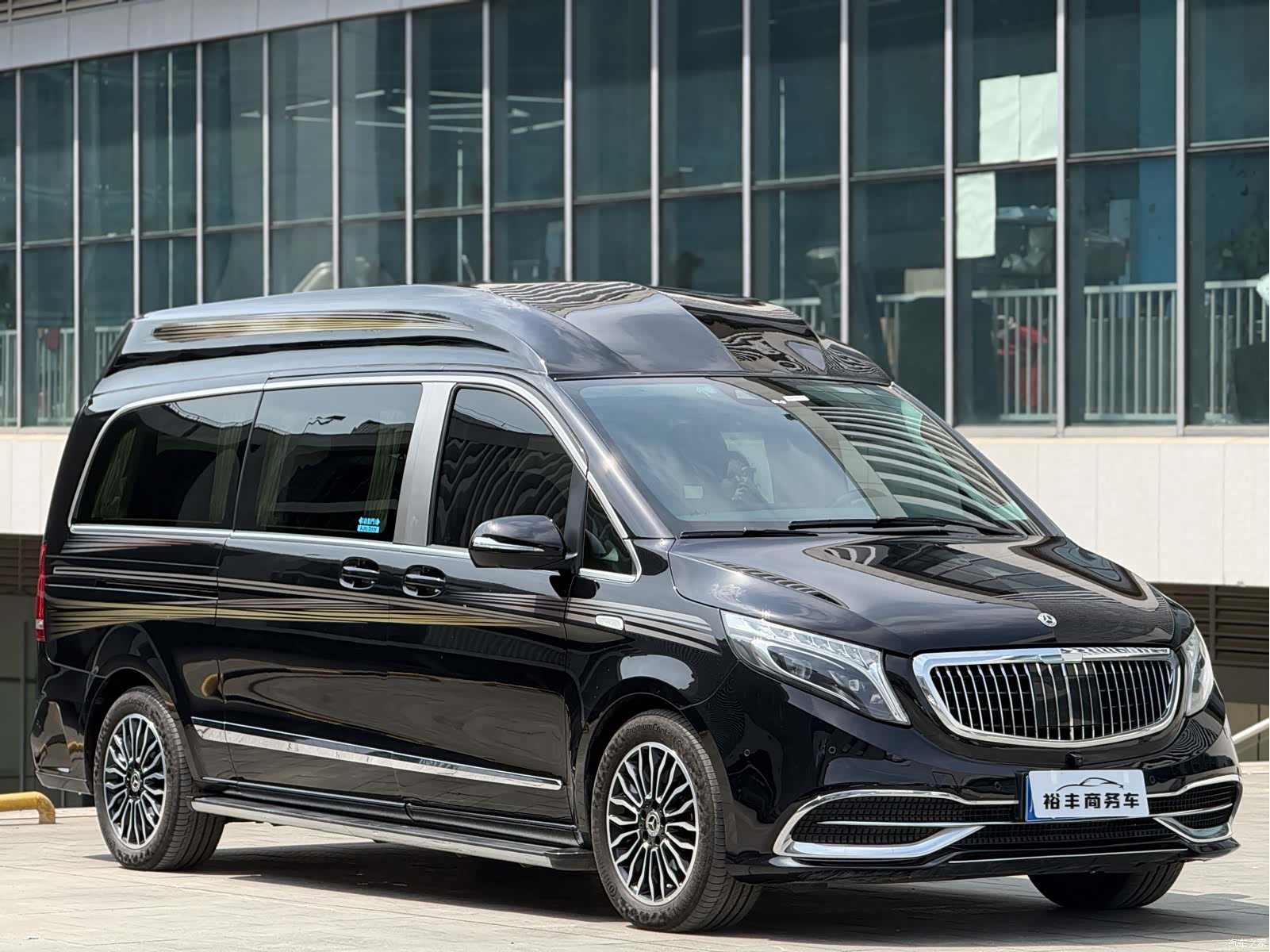 Mercedes-Benz V-Class, 2023 3