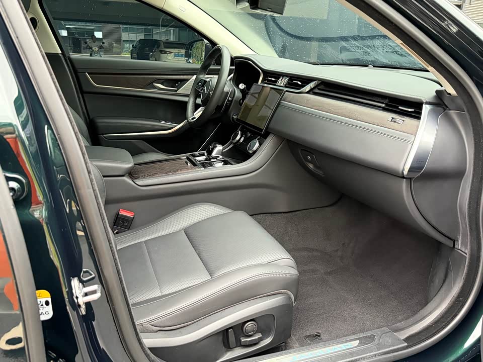 Jaguar XFL