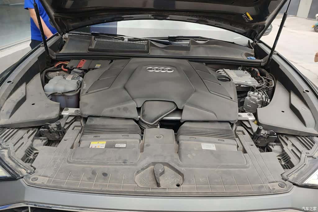 Audi Q8, 2022 10