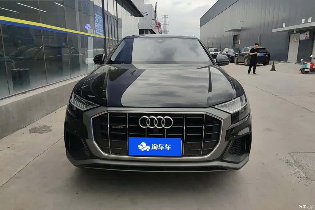 Audi Q8, 2022 2