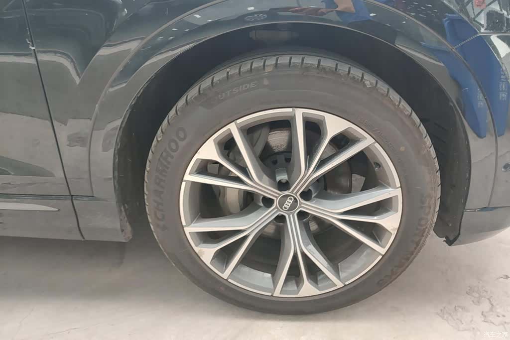 Audi Q8, 2022 6