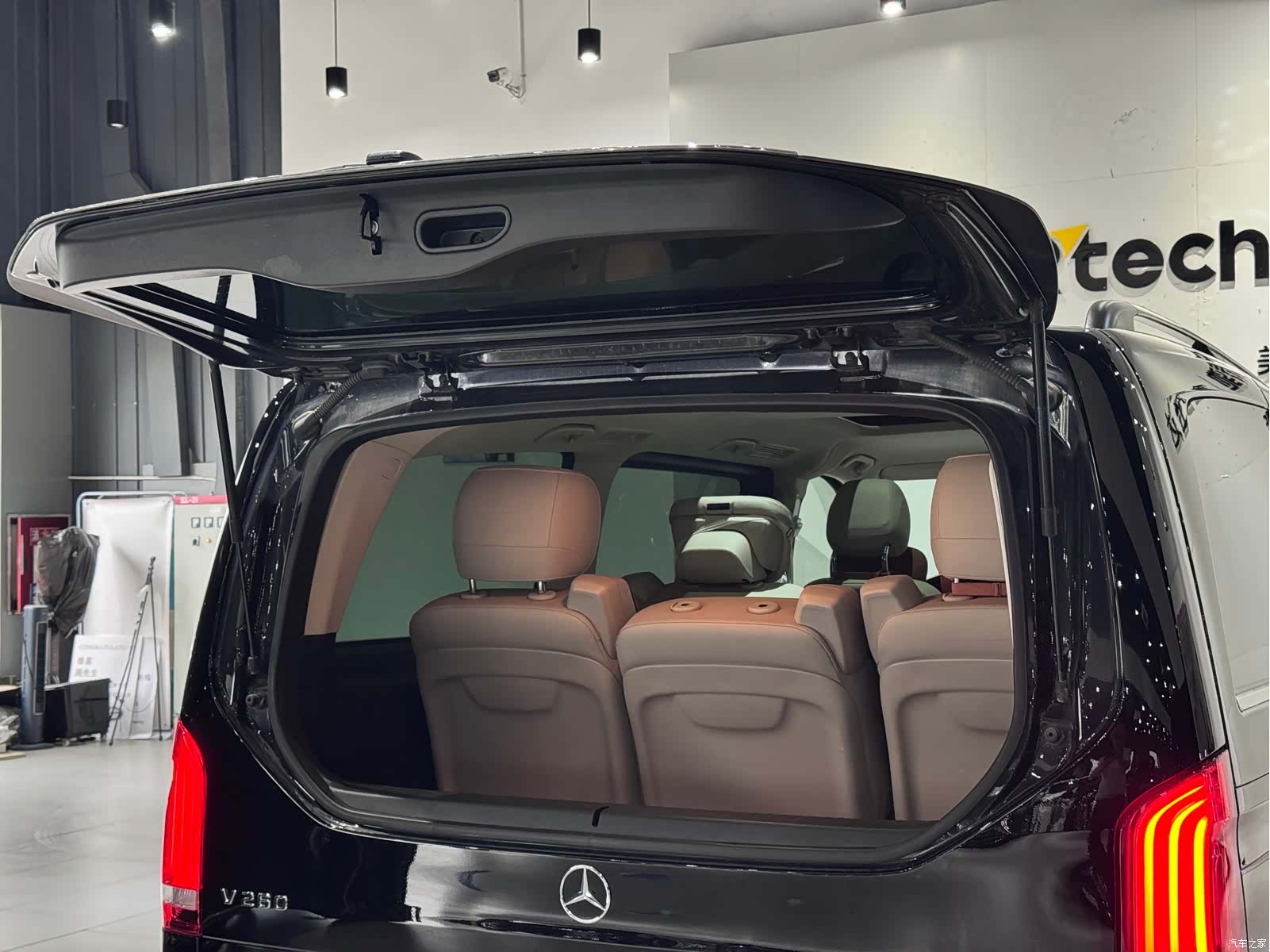 Mercedes-Benz V-Class, 2022 38